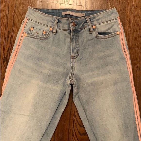 LightWash tractr jeans with pink vertical stripe - Picture 2 of 4